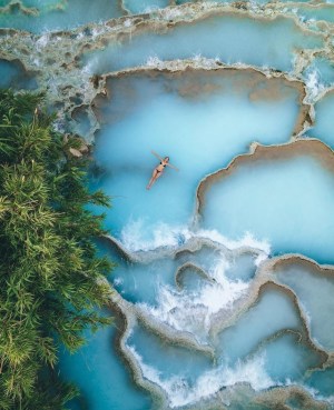 15 travel destinations and hacks for solo female travelers. This article has great travel photography for all of your bucket list destinations.