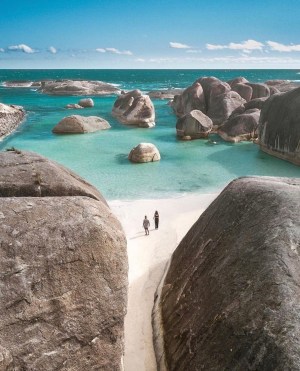 15 travel destinations and hacks for solo female travelers. This article has great travel photography for all of your bucket list destinations.
